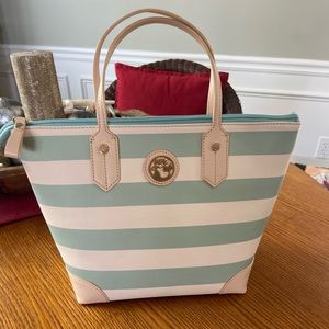 Super cute Spartina 449 insulated lunch tote.